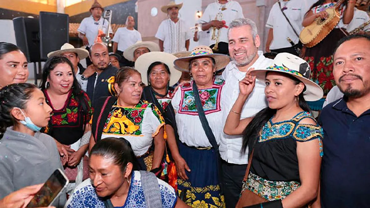 Llama Bedolla a Ricardo Monreal a incluir derechos indígenas en Plan B en materia electoral