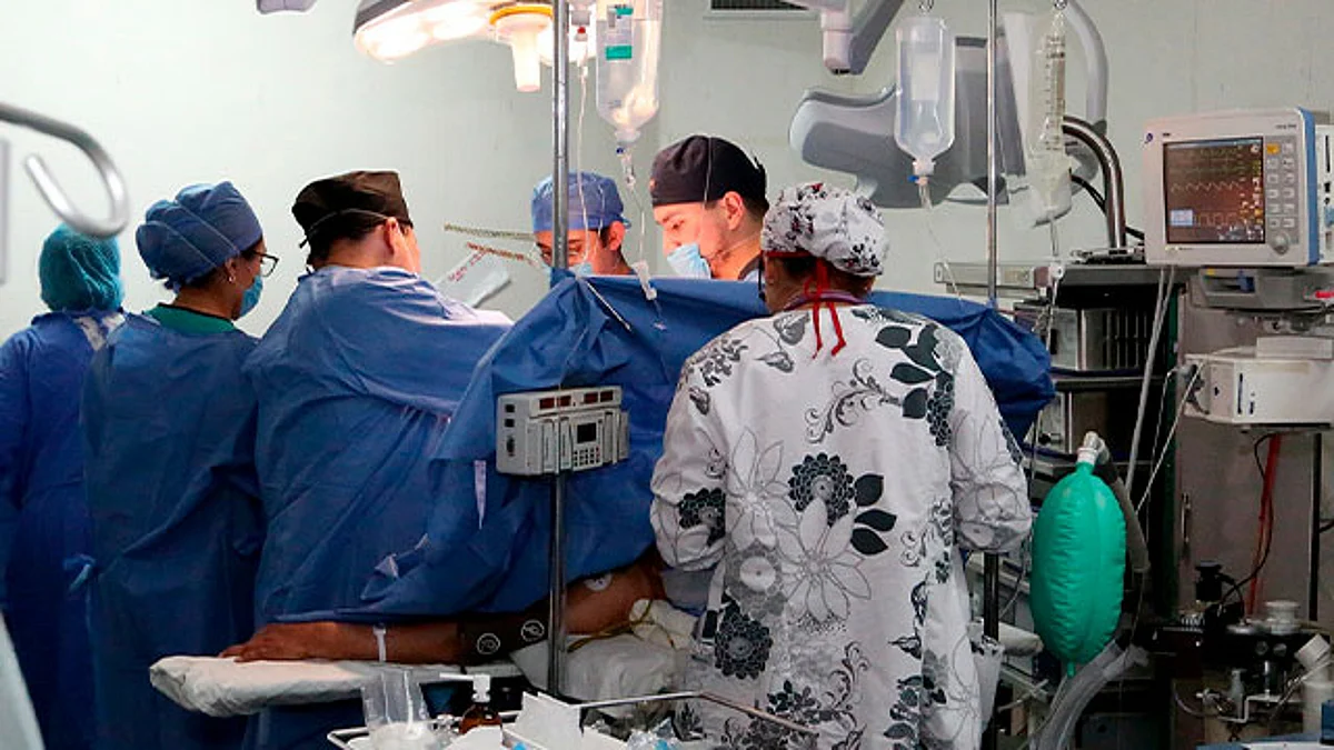 Especialistas del Hospital Regional Zaragoza operan de columna a 15 pacientes en Chiapas