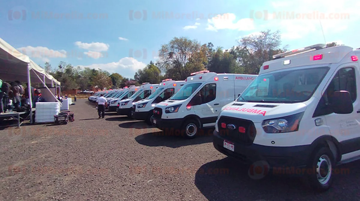 Entregan 22 ambulancias de urgencias avanzadas a municipios de Michoacán