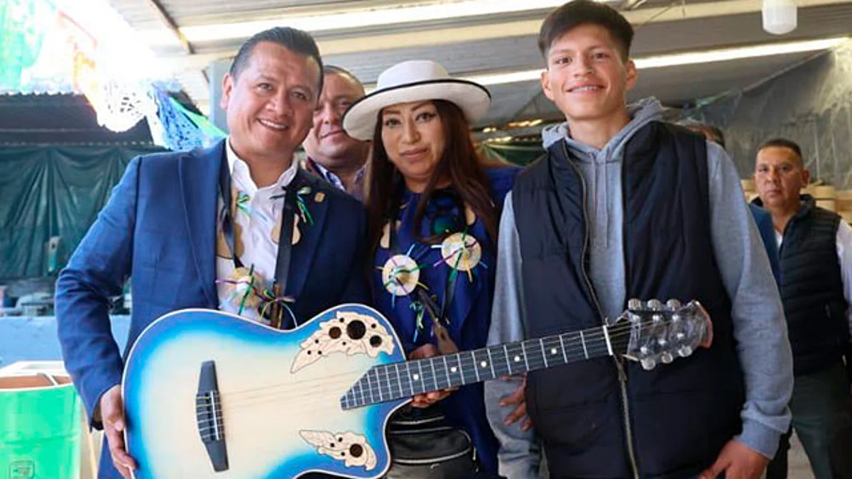 Inaugura Torres Piña taller de guitarras en el Centro Penitenciario de Uruapan