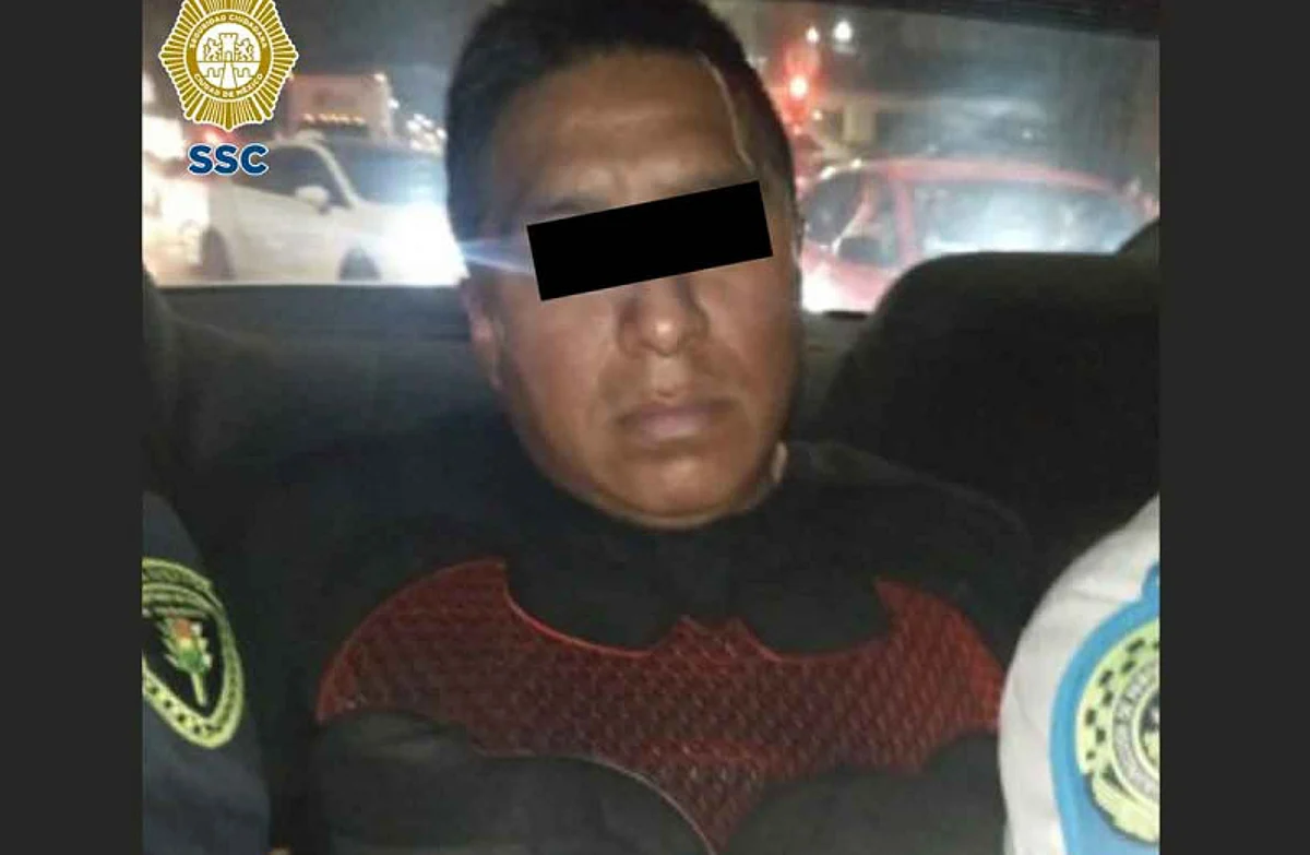 "Batman" es detenido en CDMX por agredir a polícía de Tránsito
