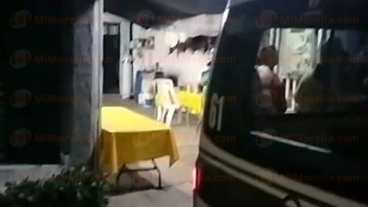 Pistolero asesina a mesera en taquería de Lázaro Cárdenas
