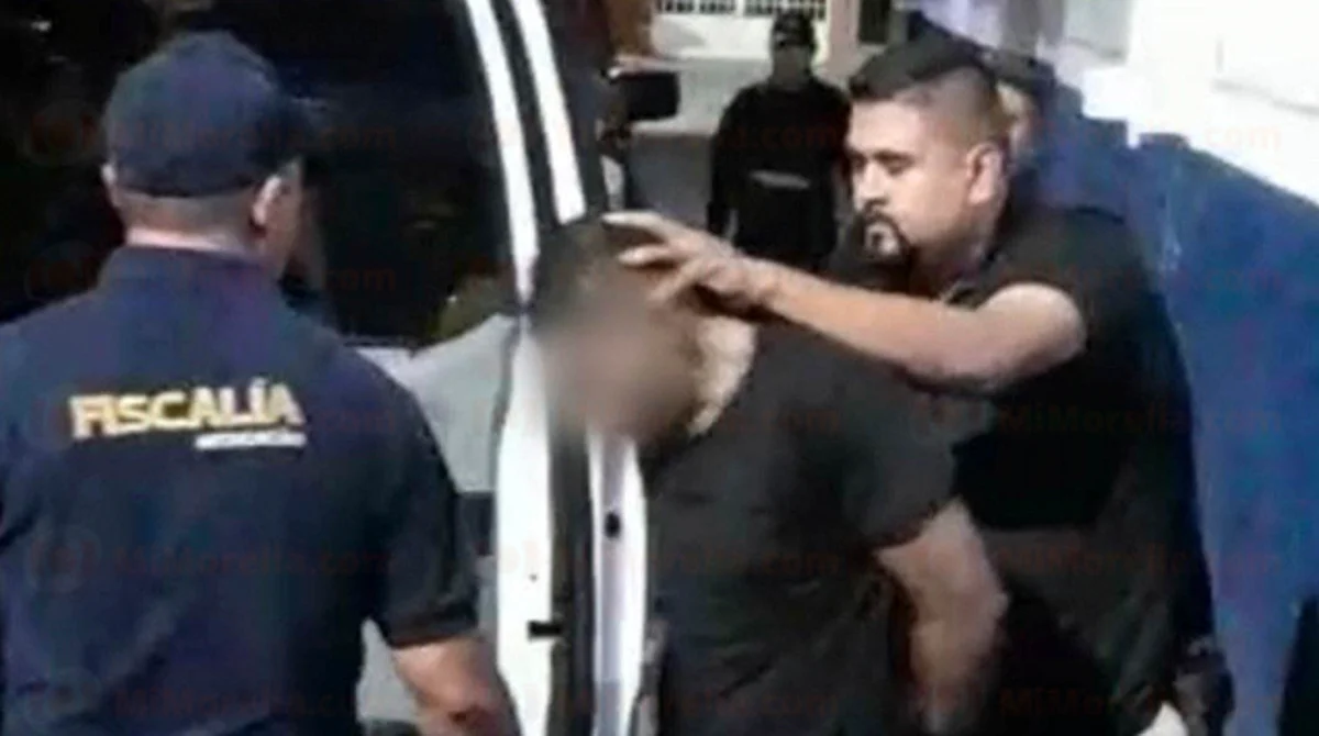 Michoacán: taxistas atrapan a presunto ladrón; asaltaba a mano armada