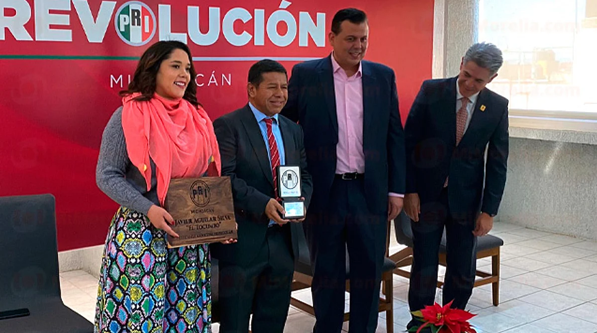 Reconoce PRI a presidente de Petatlán por trayectoria partidista
