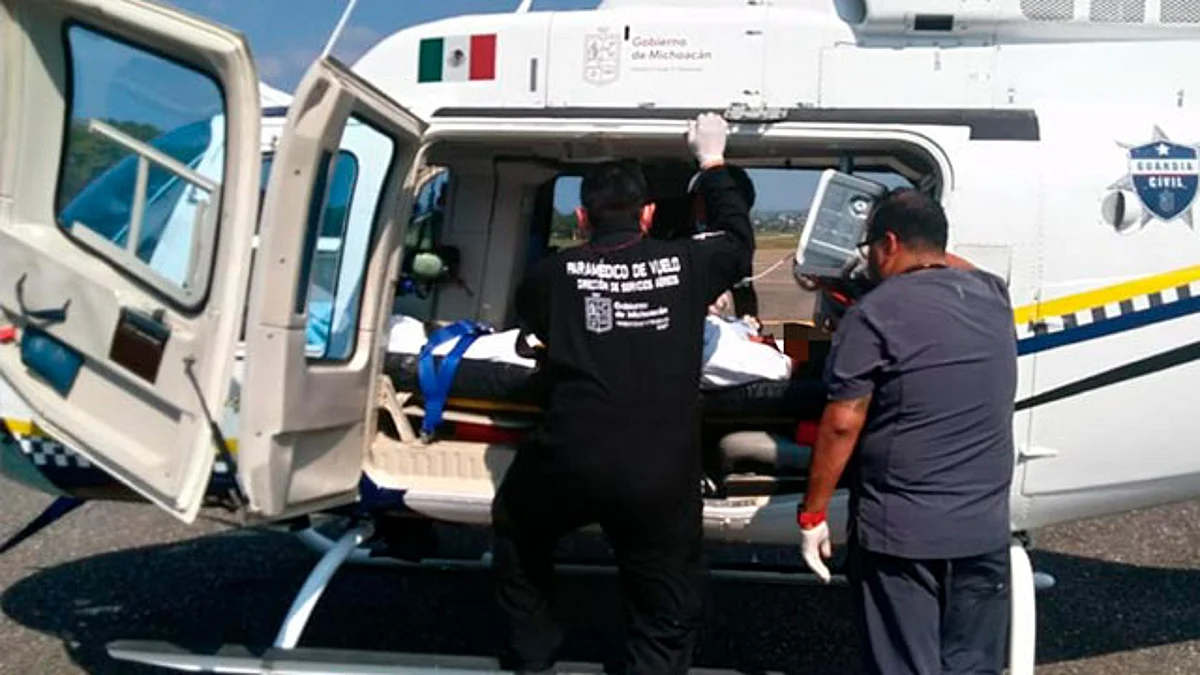 Por problemas cardíacos, trasladan vía aérea a paciente a Morelia