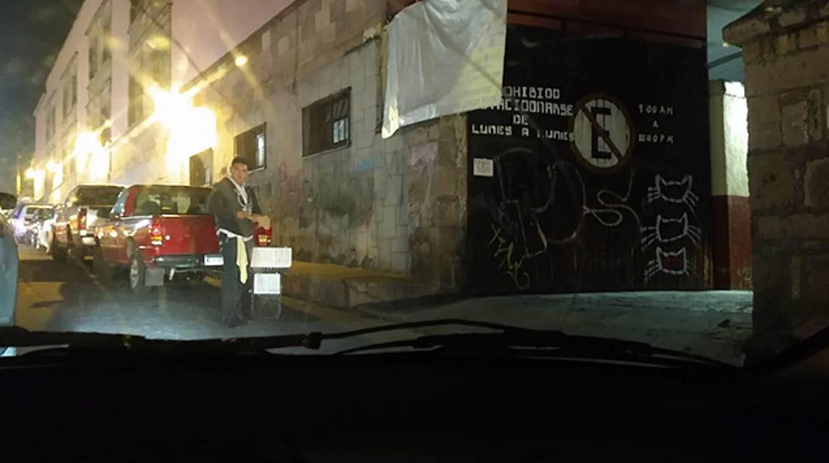 "Nunca se usaron los baños de los niños", aclara directora del turno nocturno de la escuela Simón Bolívar