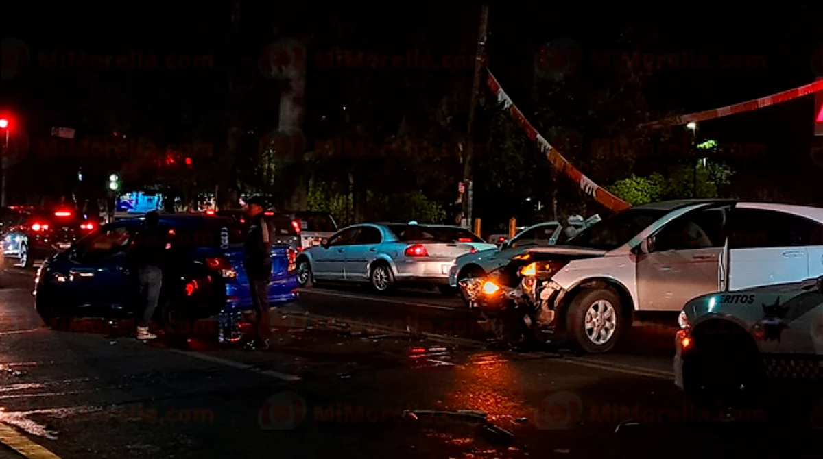 Se registra choque entre 2 vehículos en calzada Ventura Puente de Morelia