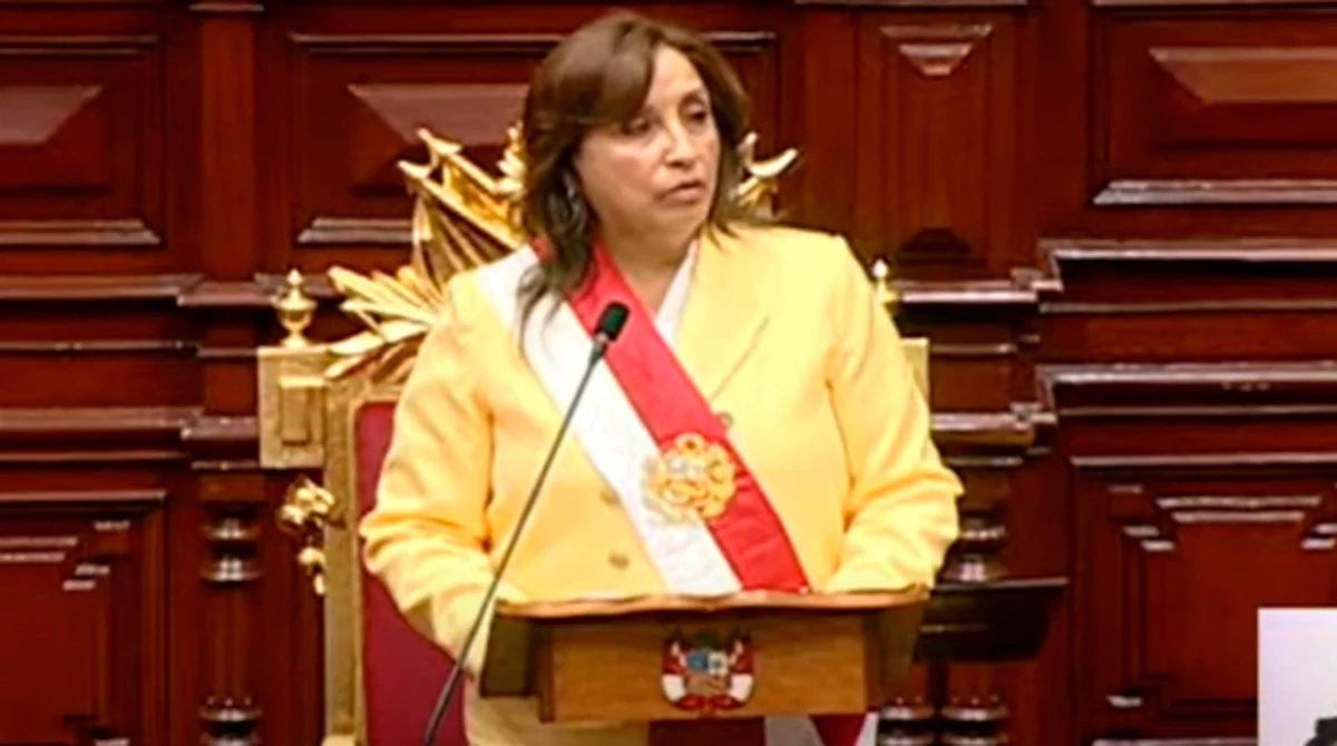 Dina Boluarte asume presidencia de Perú tras destitución de Pedro Castillo
