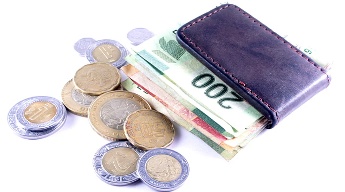 Especialista prevé impacto en empresas y hogares por incremento de tasa objetivo