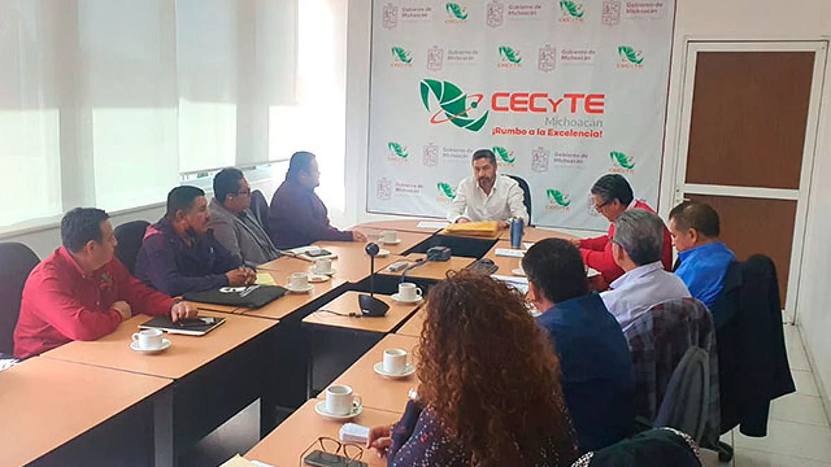 El director del Cecytem conminó a los directores a continuar trabajando para cerrar en las mejores condiciones el año