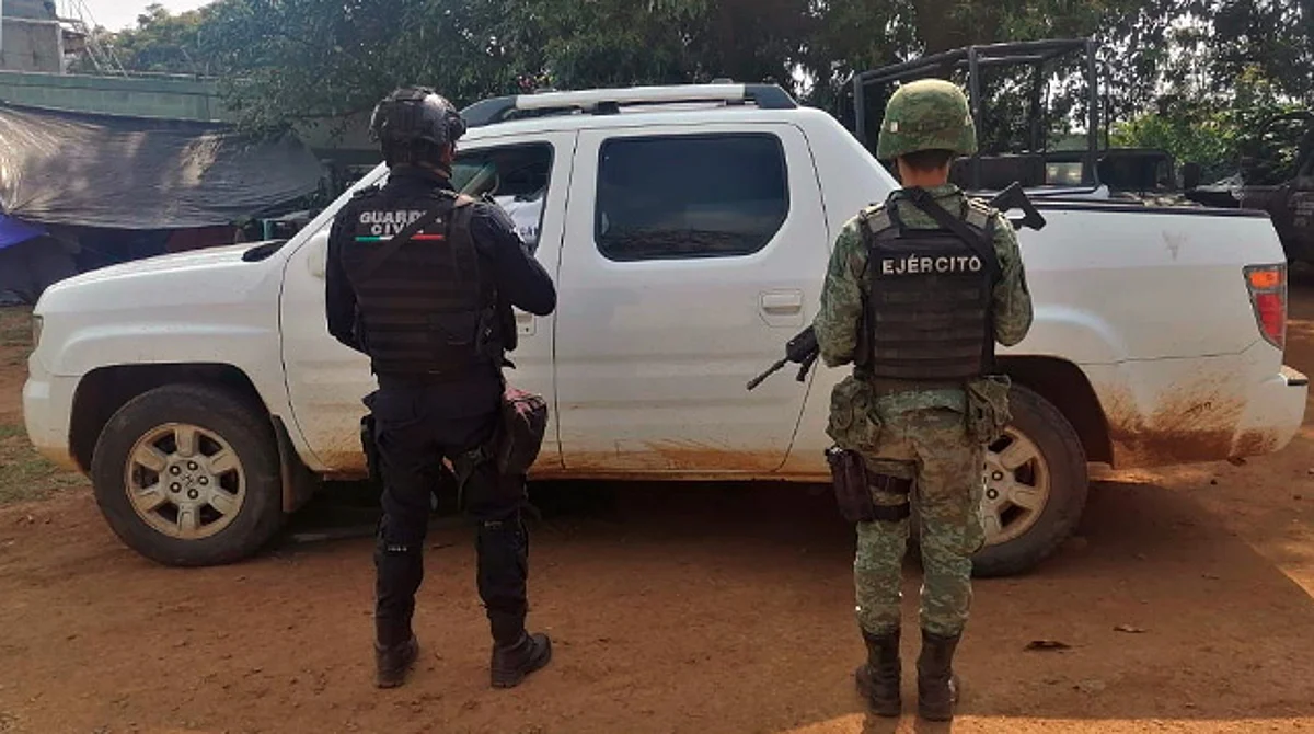 Guardia Civil asegura armas de fuego, municiones y equipo táctico, en Uruapan