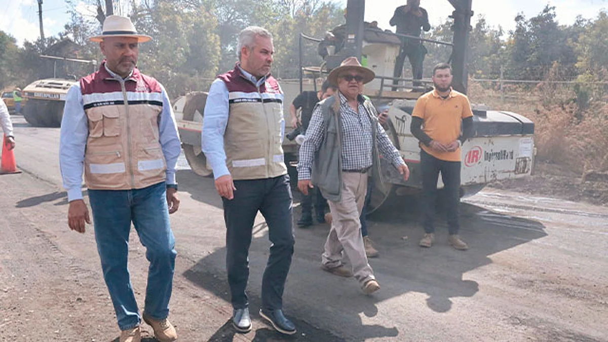 Destacó que estas obras forman parte del plan estatal para recuperar la infraestructura y comunicación terrestre con recursos recaudados de los impuestos