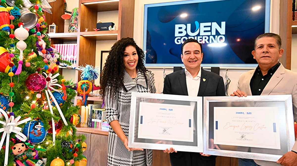 Presidente Carlos Soto entrega reconocimientos a zamoranos destacados