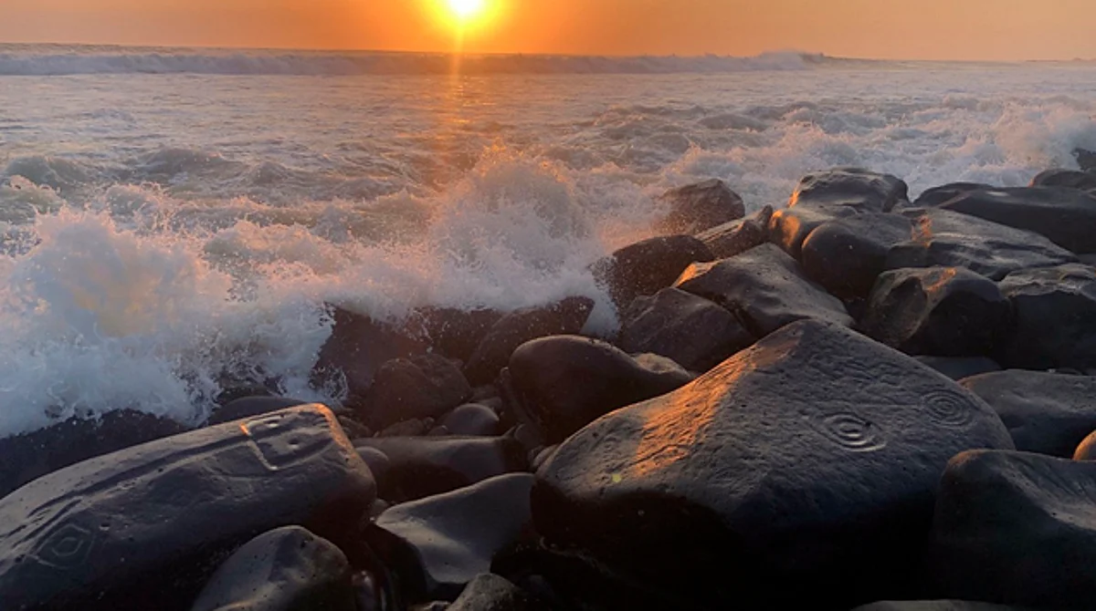 La zona arqueológica que está en una playa mexicana y que el mar no ha dañado