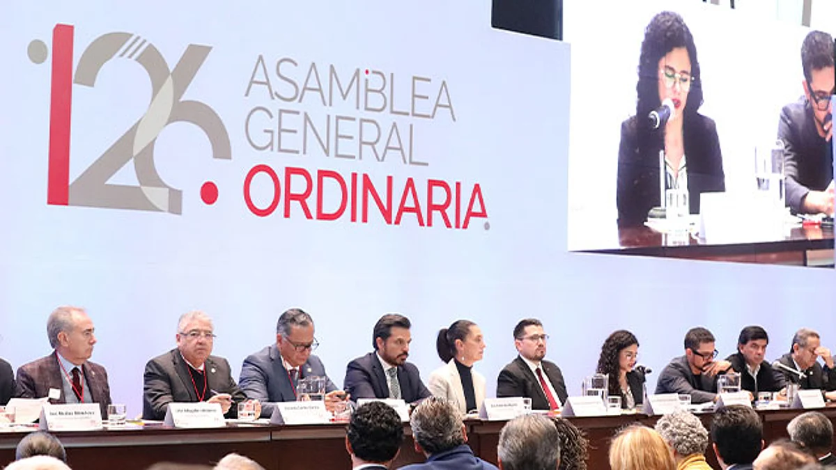 Acude director general del IMSS a la 126 Asamblea General del INFONAVIT