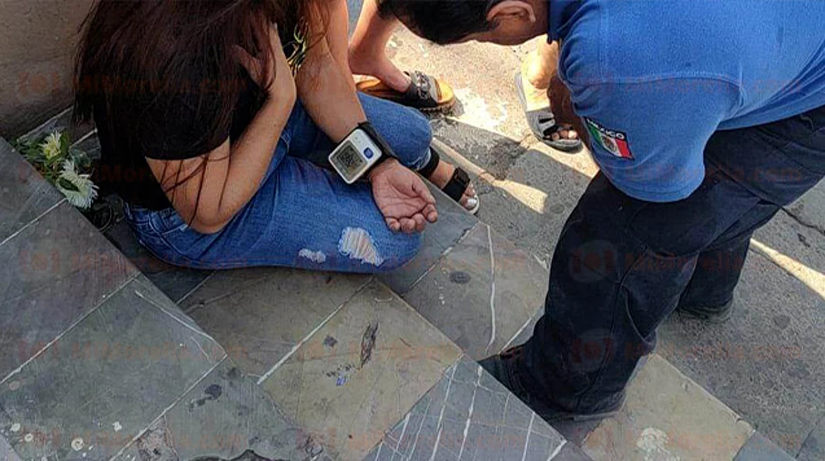 Michoacán: mujer acababa de retirar dinero y se lo roban a fuera del banco