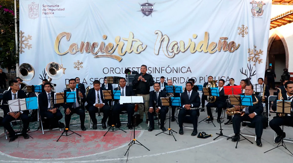 Con melodías navideñas, sinfónica de la SSP llena de paz a Penjamillo