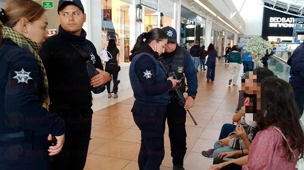 Localizan a niña extraviada al interior de plaza Las Américas