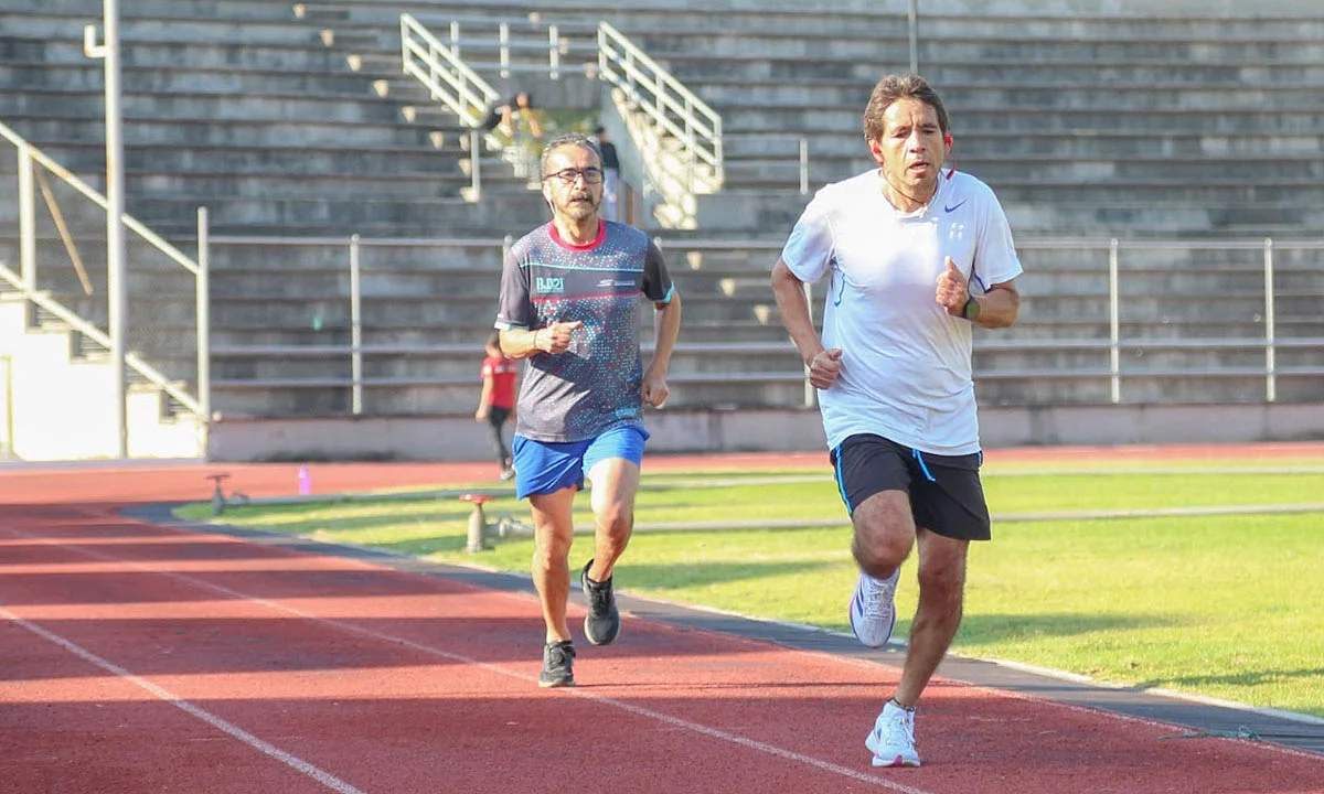 Abren al público la pista de atletismo del Estadio Venustiano Carranza