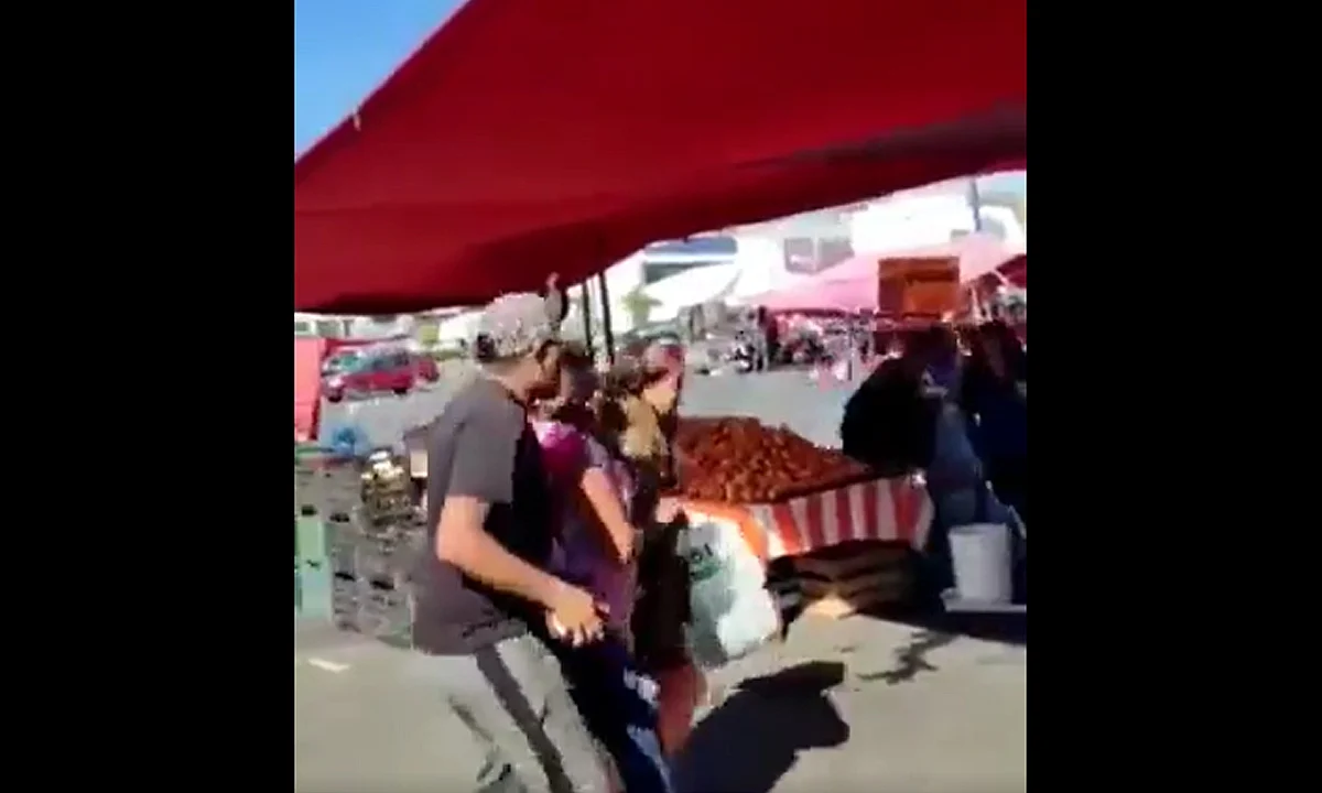 “Hay hasta granadas”; se desata enfrentamiento en tianguis de Edomex