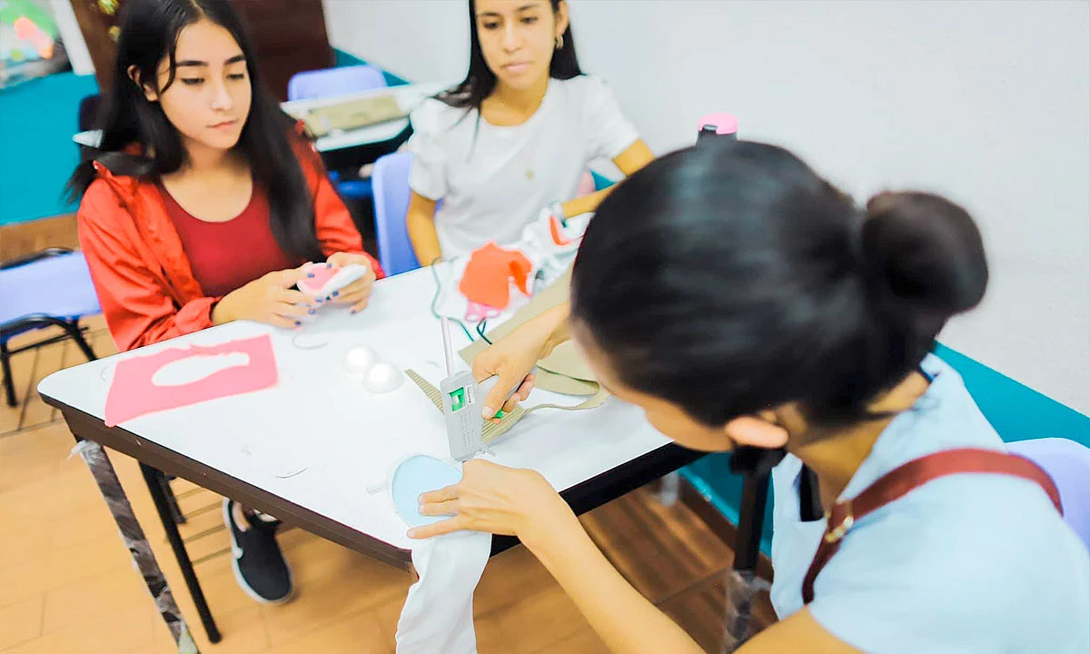 El objetivo es ofrecer espacios de actualización y capacitación continua a profesionistas de la educación y público en general