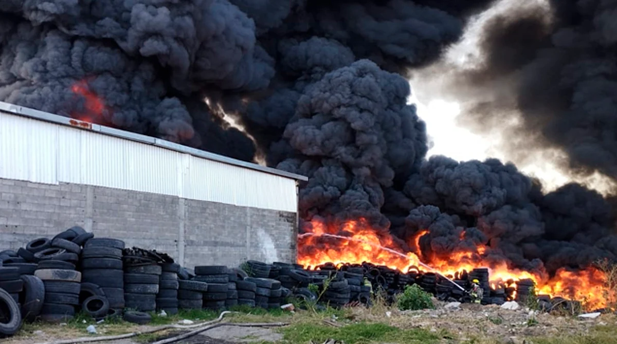 CEDH inicia evaluación de incendio de recicladora de llantas en Tarímbaro