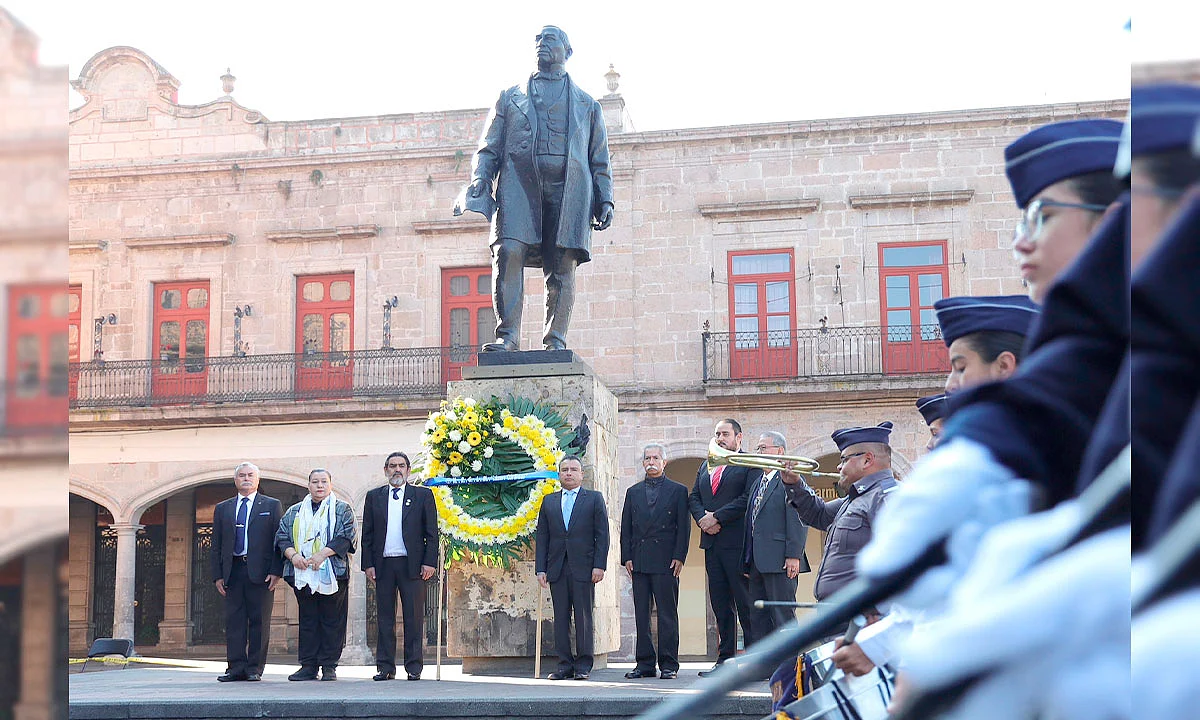 Recordó que pensadores como Ocampo, Juárez, Madero y Cárdenas del Río, fueron liberales que impulsaron reformas que forjaron derechos y soberanía para nuestra nación
