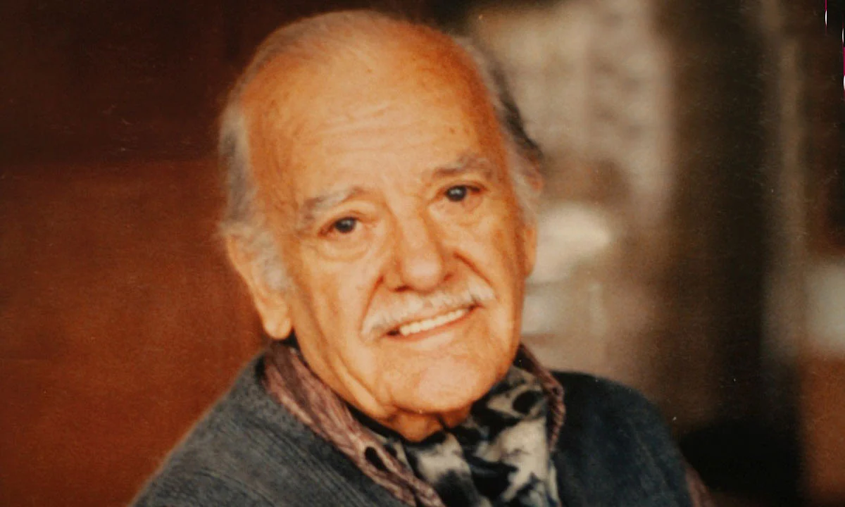 Fue fundador de la Liga de Escritores y Artistas Revolucionarios y director de la Escuela de Artes Plásticas de la UMSNH