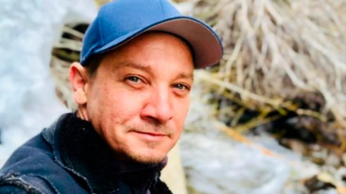 Jeremy Renner reaparece en redes tras accidente, "estoy hecho un desastre"