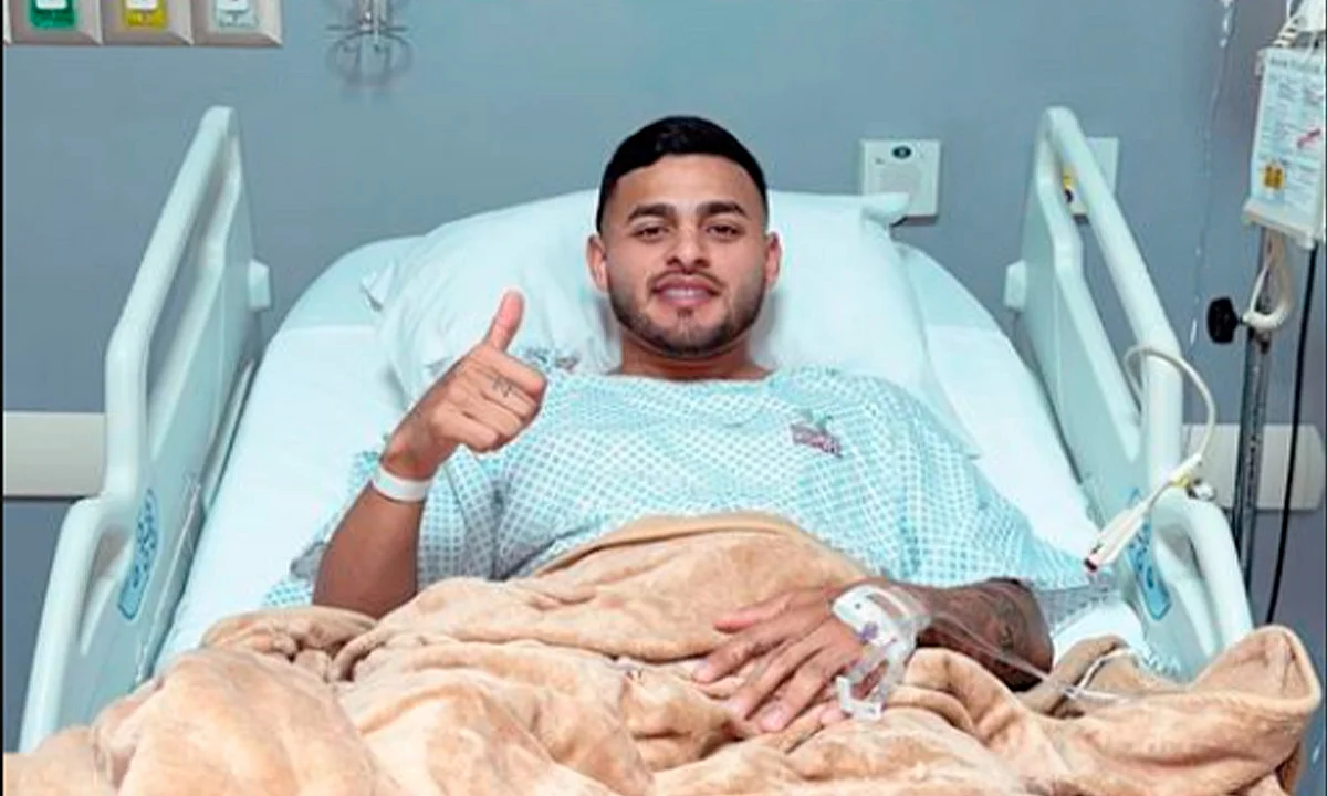 Sale Alexis Vega de cirugía; estará fuera de la cancha por dos meses