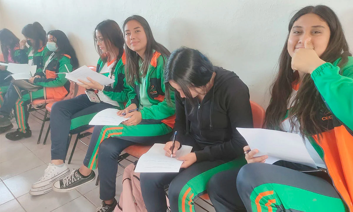 El objetivo es apoyar a los jóvenes estudiantes en esta etapa de su vida profesional a decidir y elegir de manera consciente y autónoma