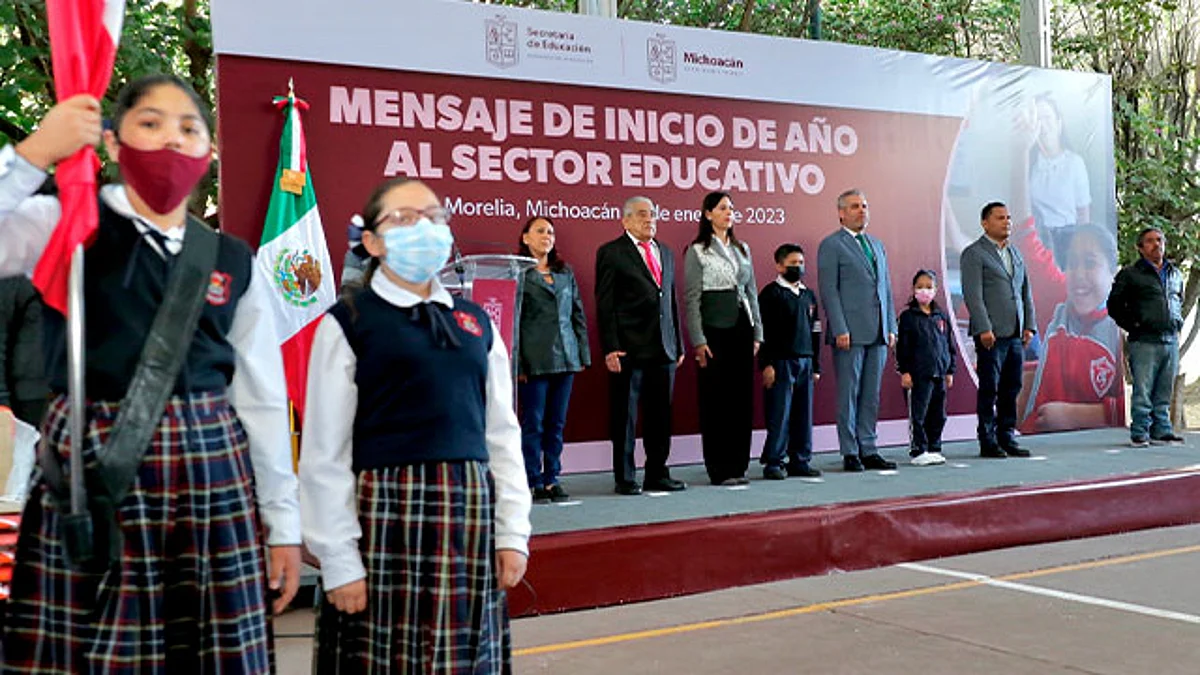 El mandatario estatal reiteró su compromiso de apoyar la formación de niños y jóvenes que se preparan en las aulas