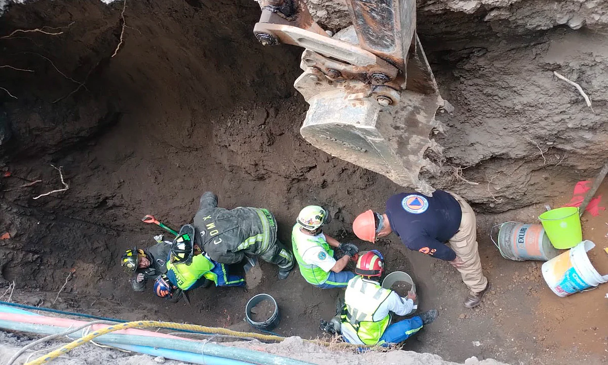 Se derrumba obra en calle de CDMX; hay un muerto
