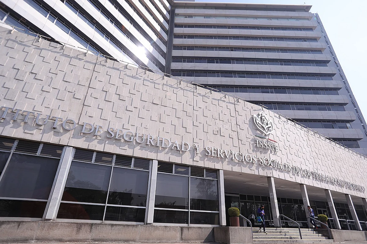 Por el momento, personal médico deberá registrar entrada y salida en centros de trabajo conforme a contrato laboral