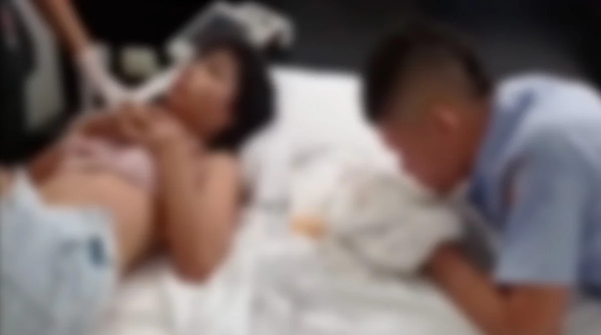 La pareja fue hallada en el cuarto en estado inconveniente