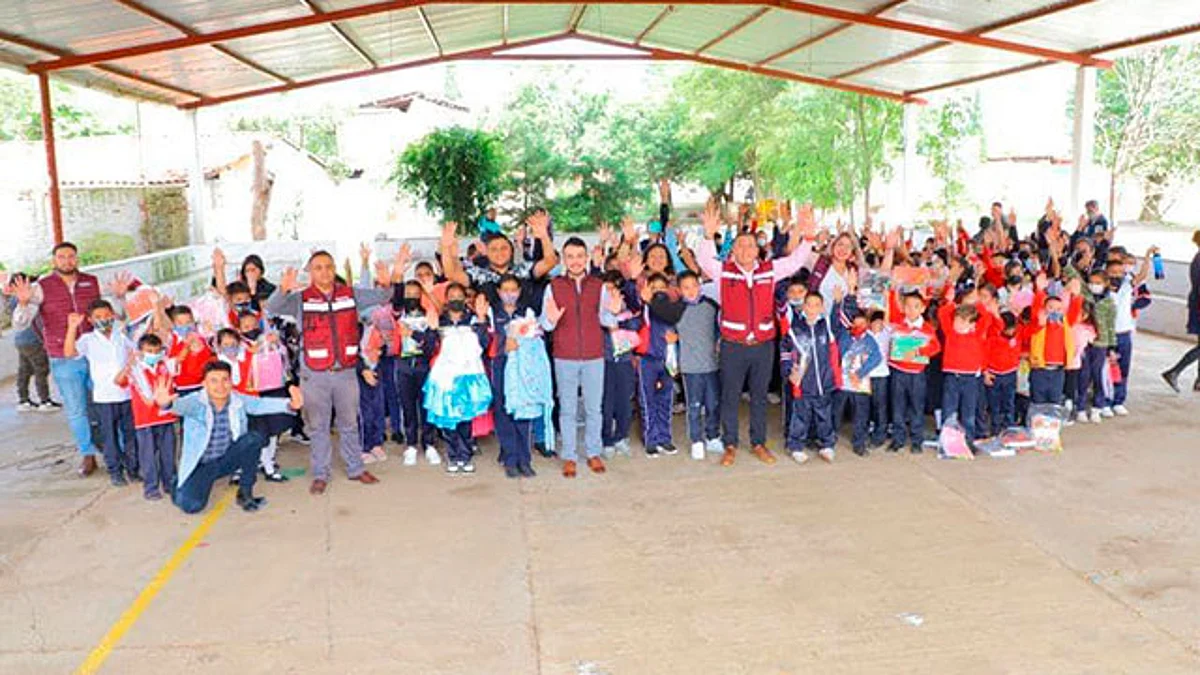 Está a disposición del personal directivo, padres y madres de familia el teléfono 4436984440, para programar una visita a la escuela y poder intervenirla
