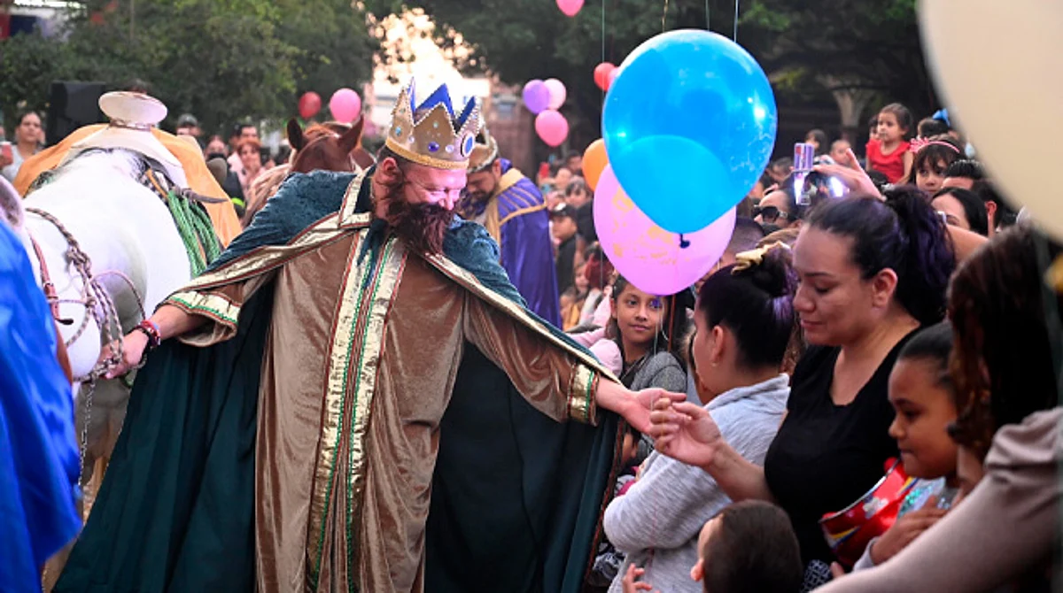 Reyes Magos reciben “llave mágica” de Carlos Soto para entrar a hogares de niños zamoranos