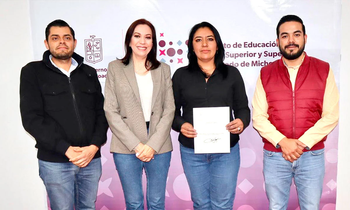 Entrega IEMSySEM nombramiento a directora de la Escuela Normal para Educadoras