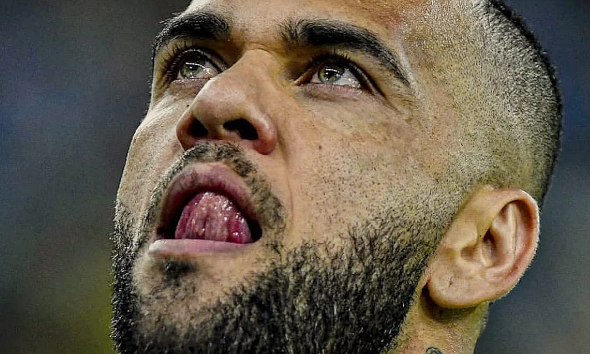 Arrestan al jugador de Pumas Dani Alves por presunta agresión sexual