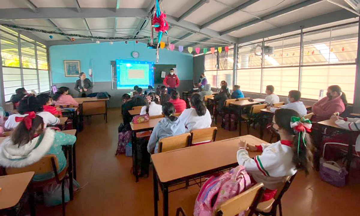 Coepris difunde en escuelas información del daño que causan los vapeadores