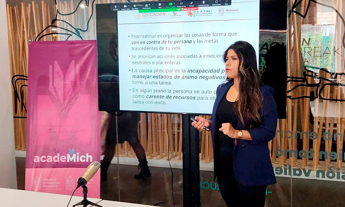 Expuso la charla la psicóloga Cinthya Orozco Vázquez