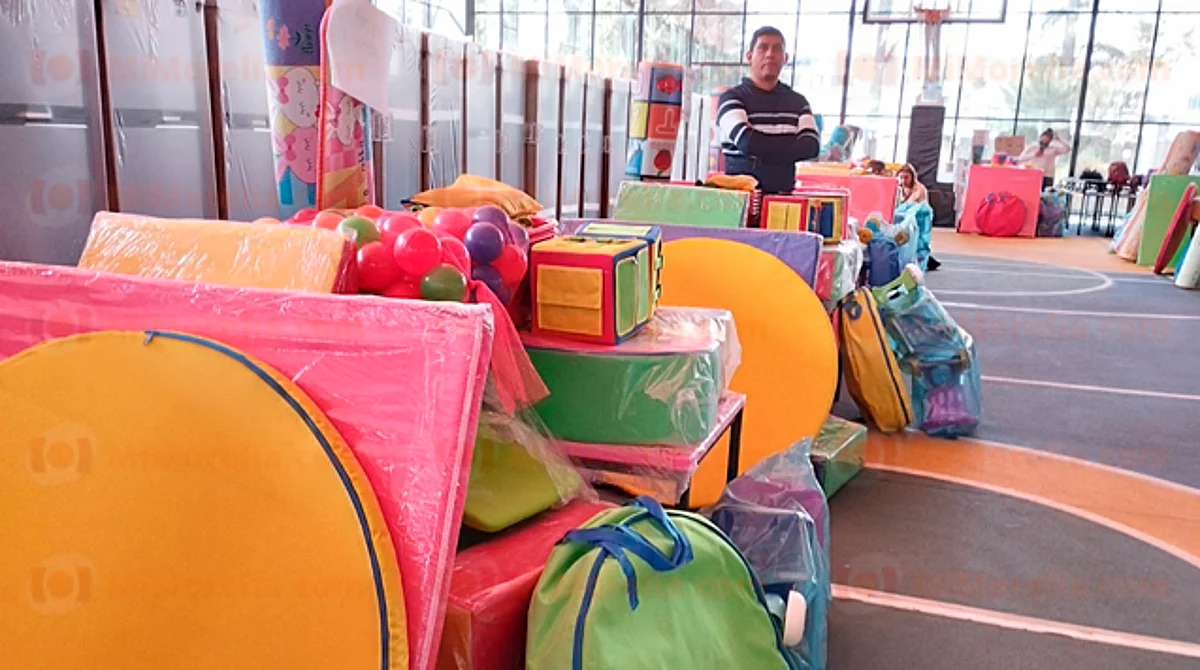Entregan cobijas, colchonetas y ludotecas a comunidades michoacanas afectadas por frío
