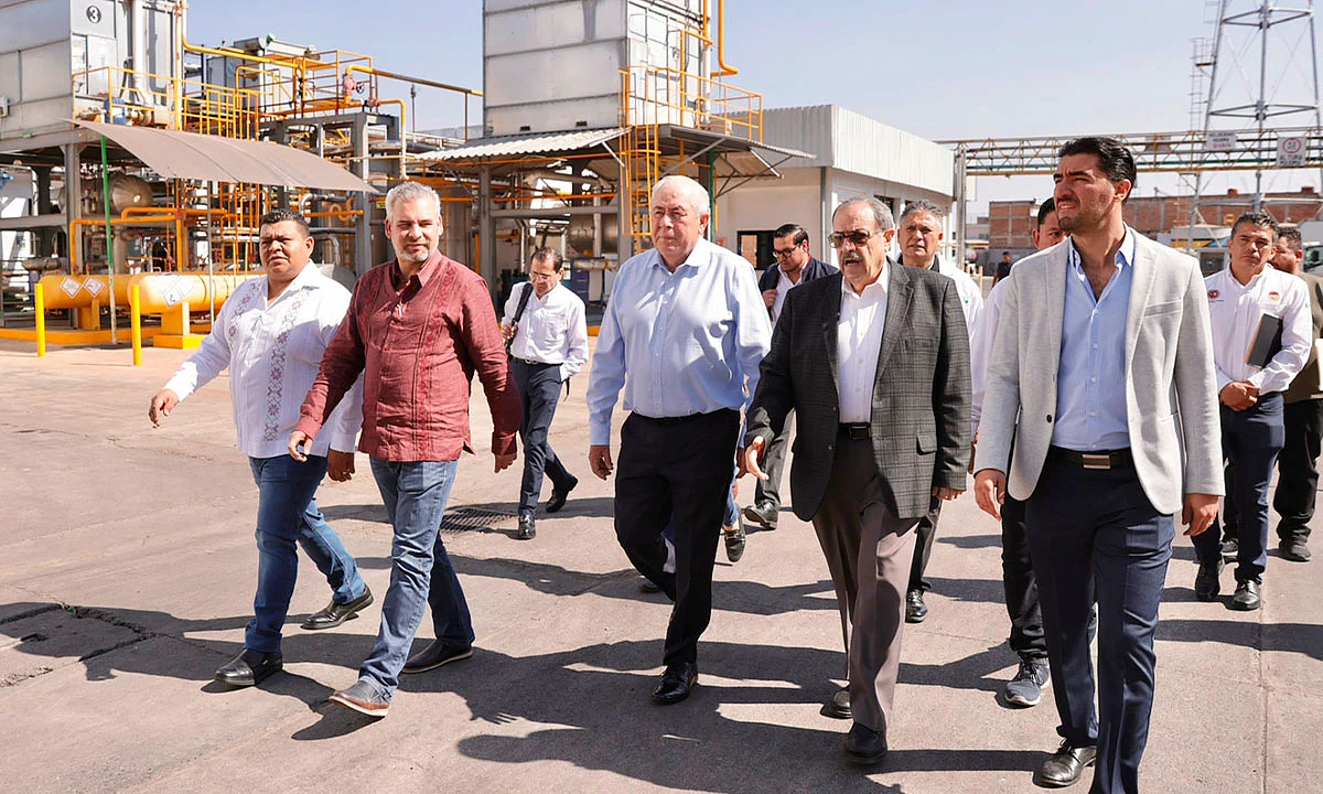El mandatario reiteró su apoyo a los proveedores lecheros de Liconsa para incrementar la producción que asciende a 5.4 millones de litros de leche fresca