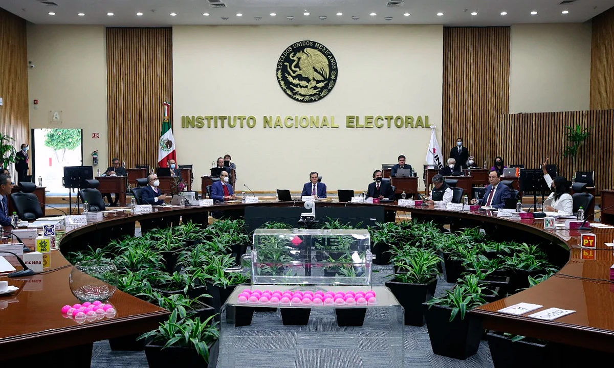 Alerta INE sobre inconstitucionalidades y consecuencias indeseables de reforma electoral