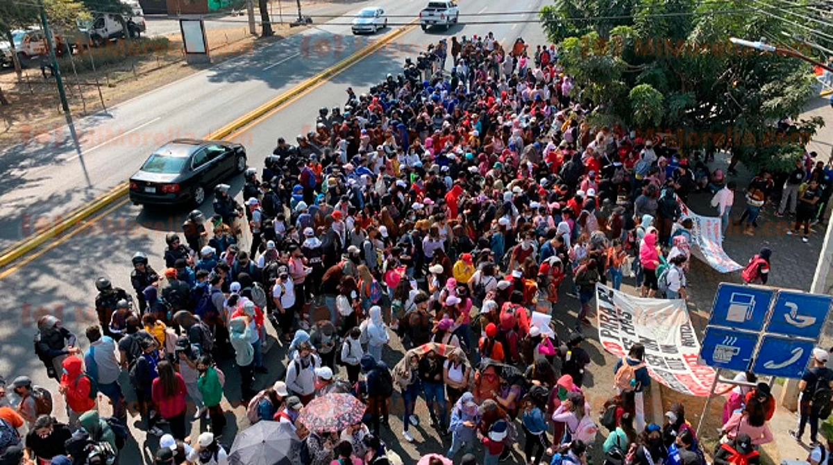 Normalistas continúan con movilizaciones en Morelia