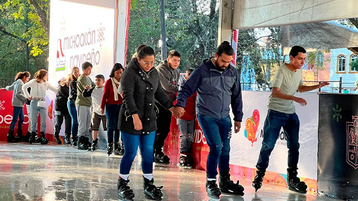 Disfrutaron 11 mil personas la pista sobre hielo de Ceconexpo