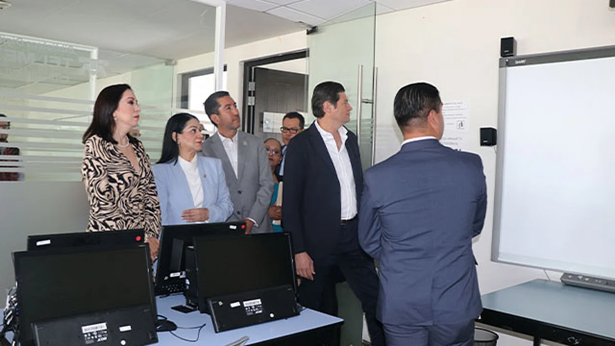 Mencionó que la institución educativa a su cargo tiene las puertas abiertas para brindar la capacitación necesaria al personal académico que lo requiera