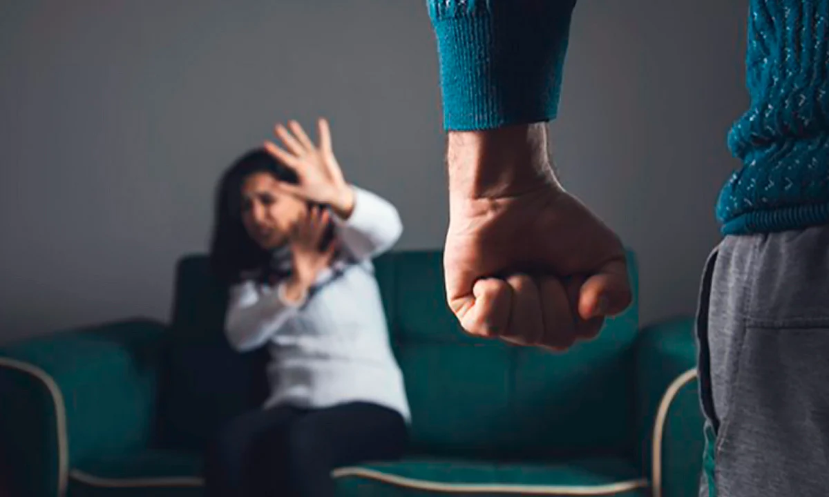 Morelia: mujer obtiene restricción contra su hijo; intentó asfixiarla y lo denunció