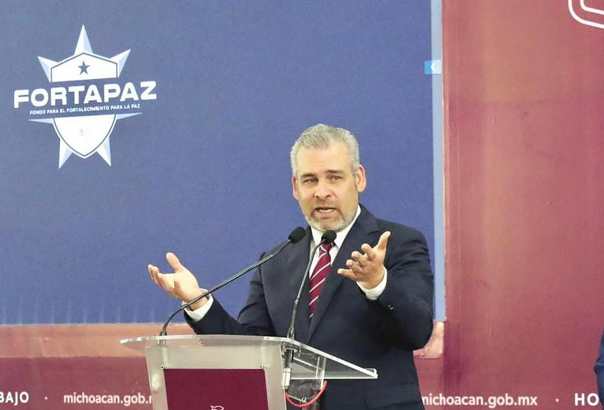 Contratar y certificar más policías municipales, prioridad del Fortapaz 2023: Bedolla