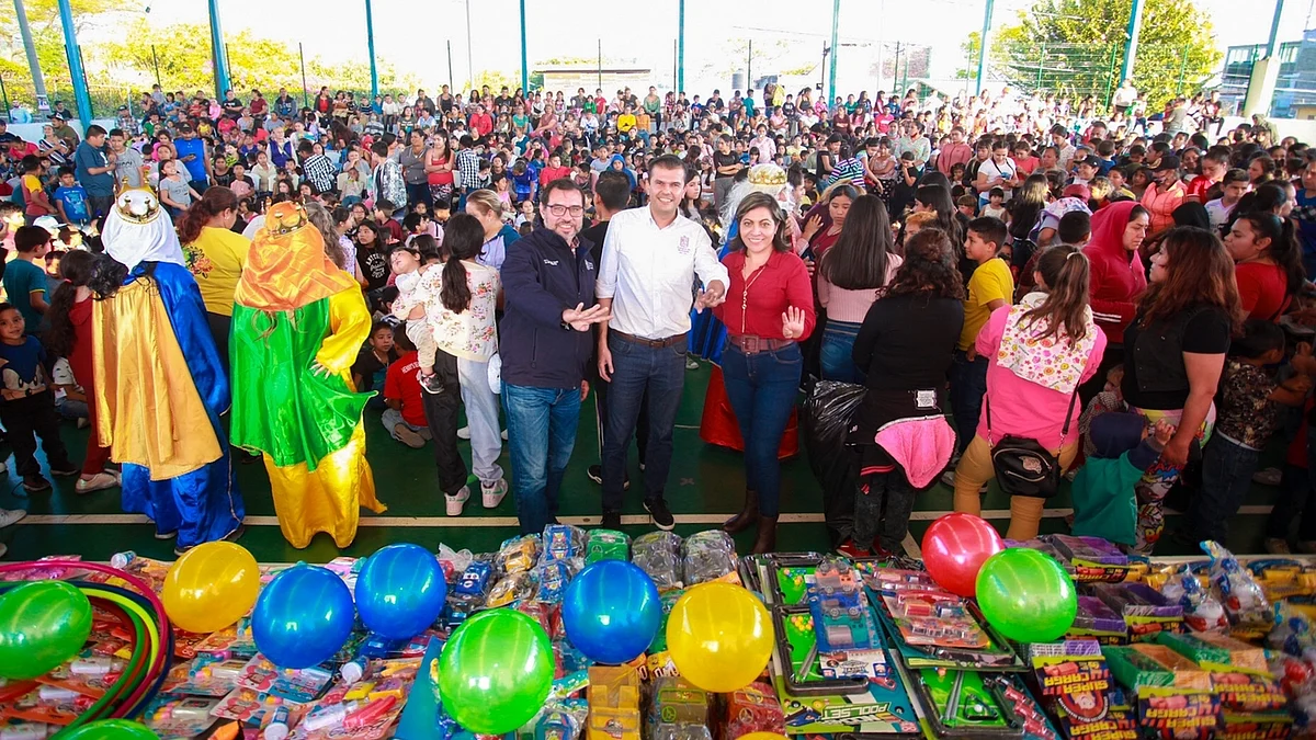 En Uruapan, magia de los Reyes Magos genera miles de sonrisas